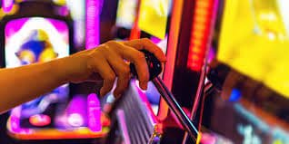 Antarmuka taruhan American Roulette di koin 33 menampilkan layout meja dan pilihan taruhan yang jelas